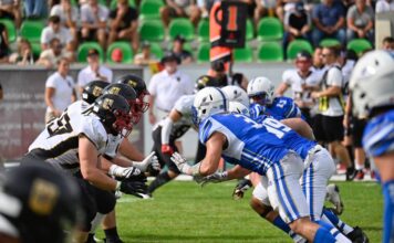 Team Italy flag football player Luke Zahradka slings a needle-threading  touchdown to Team Italy flag football player Gianluca Santagostino